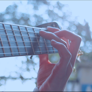 美女把屁股扒开把鸡鸡露出的视频
